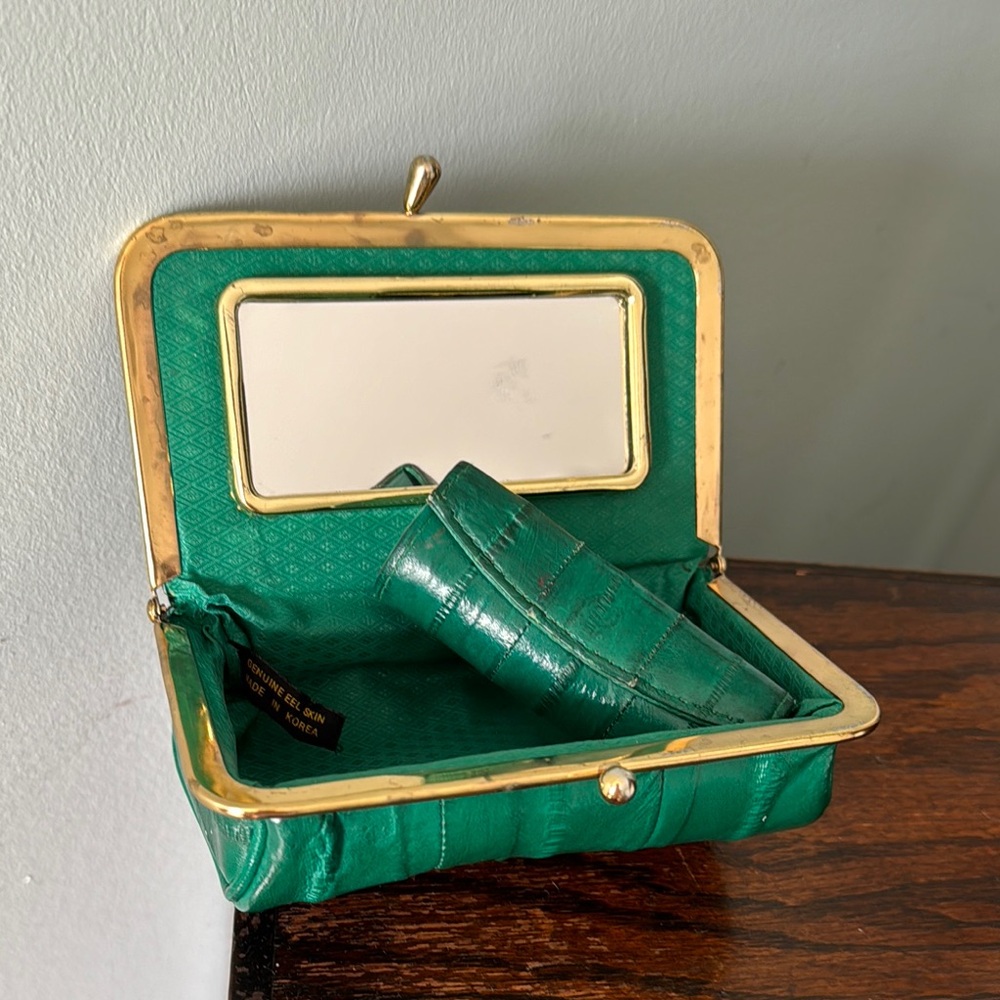 Elegant Green Cosmetic Bag with Mirror